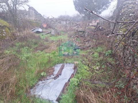 Moradia em ruínas para reconstrução em Vilares - Murça