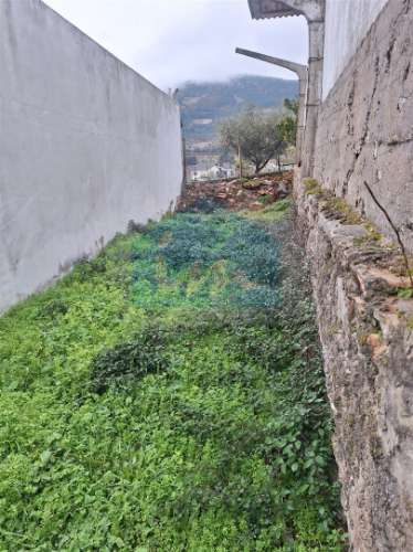 Moradia em ruínas para reconstrução em Vilares - Murça