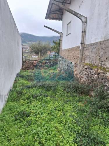 Moradia em ruínas para reconstrução em Vilares - Murça