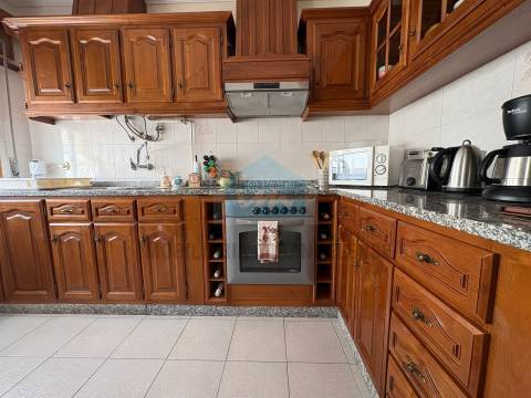 Apartamento T3 para venda com 3 frentes em Mirandela