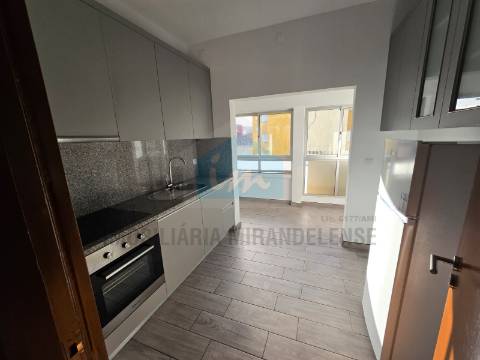 Apartamento T5 em Mirandela para venda