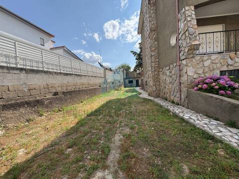 Moradia T4 à venda em Mirandela