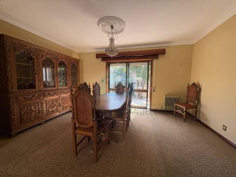 Moradia T4 à venda em Mirandela