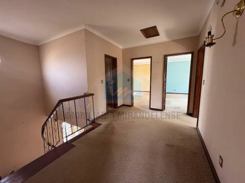 Moradia T4 à venda em Mirandela