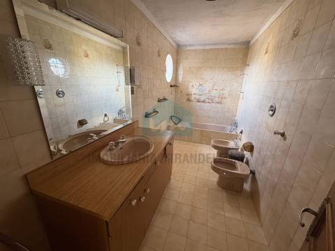 Moradia T4 à venda em Mirandela