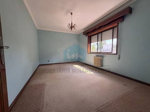 Moradia T4 à venda em Mirandela