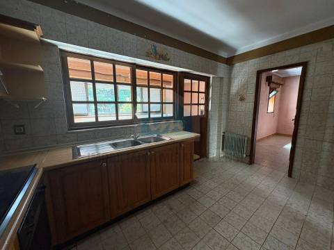 Moradia T4 à venda em Mirandela