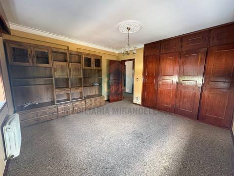Moradia T4 à venda em Mirandela