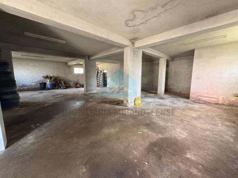 Moradia T4 à venda em Mirandela