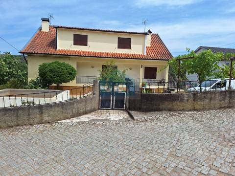 Moradia de 4 frentes para venda em Abambres - Mirandela | Imobiliária Mirandelense