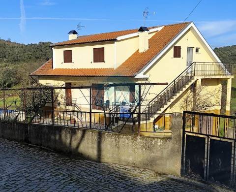 Moradia de 4 frentes para venda em Abambres - Mirandela | Imobiliária Mirandelense