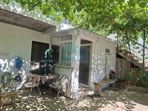 Moradia em Suçães com mais 7,5 hectares de terrenos anexos