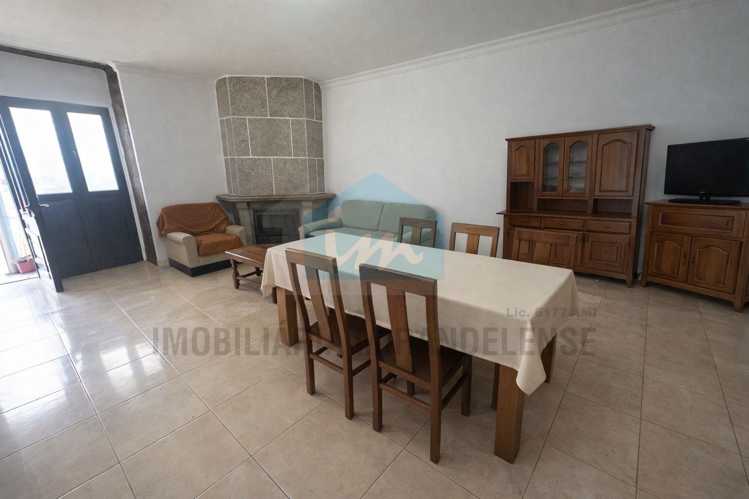 Moradia em Suçães com mais 7,5 hectares de terrenos anexos