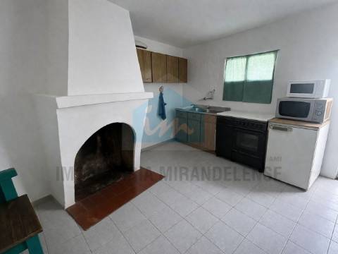 Moradia em Suçães com mais 7,5 hectares de terrenos anexos