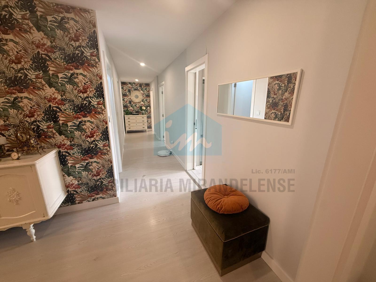 Apartamento T2+1 Remodelado com Vista Rio Tua – Mirandela