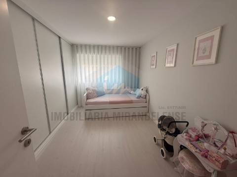 Apartamento T2+1 Remodelado com Vista Rio Tua – Mirandela