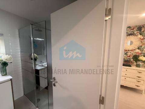 Apartamento T2+1 Remodelado com Vista Rio Tua – Mirandela