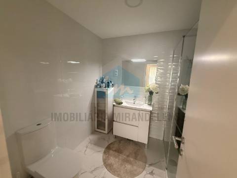 Apartamento T2+1 Remodelado com Vista Rio Tua – Mirandela