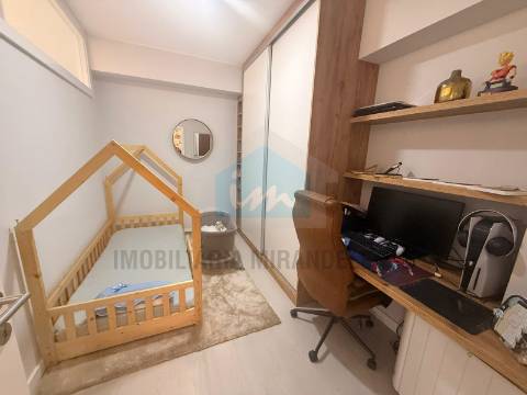 Apartamento T2+1 Remodelado com Vista Rio Tua – Mirandela