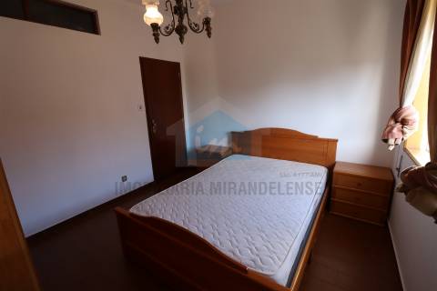 Apartamento T3 com Varanda no Centro de Mirandela - mobilado e equipado
