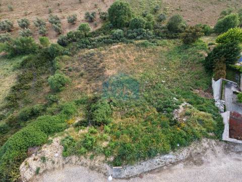 Terreno para Construção de uma Moradia de 4 Frentes com Vista para o Rio Rabaçal em Chelas-Mirandela