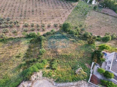 Terreno para Construção de uma Moradia de 4 Frentes com Vista para o Rio Rabaçal em Chelas-Mirandela
