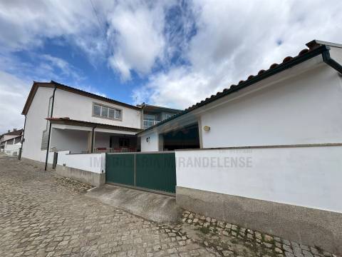 Moradia T3 Geminada com 3 Suítes, a 2km de Mirandela