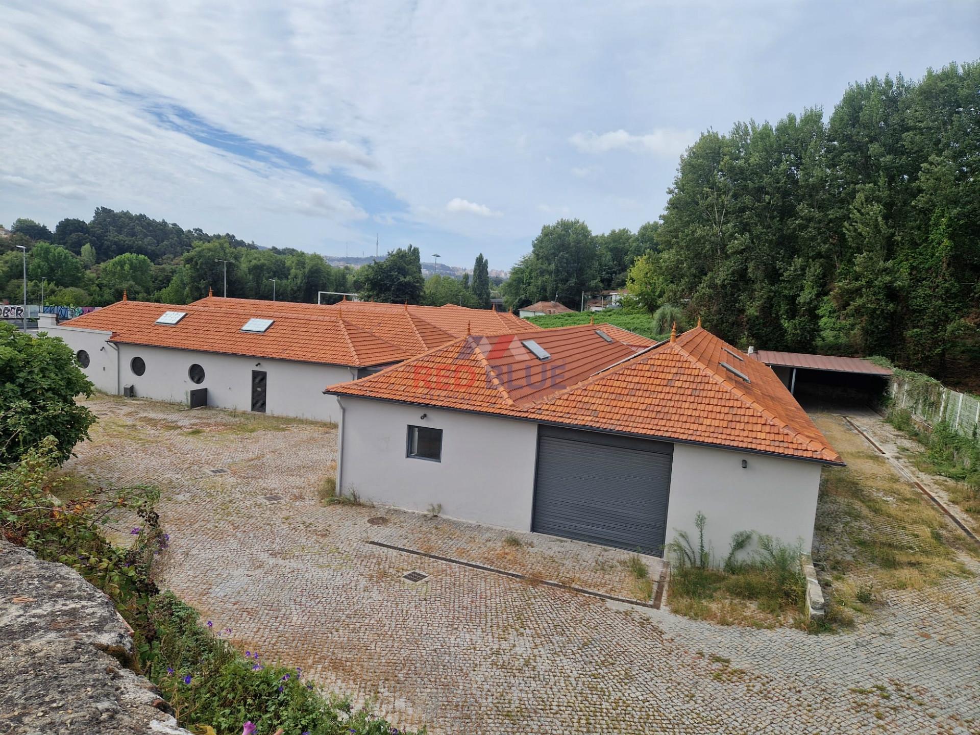 ARMAZÉM INDUSTRIAL, ENORMES ÁREAS, PORTO