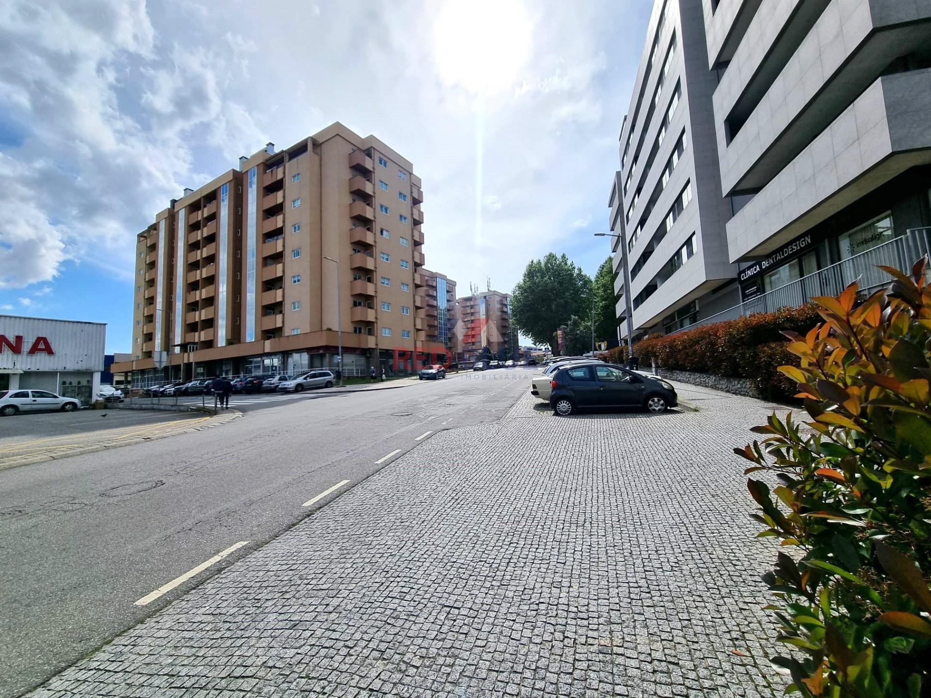 APARTAMENTO T3, GARAGEM FECHADA,  VILA NOVA DE FAMALICÃO