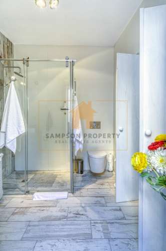 Para venda Moradia Remodelada com Pátio Privado em Carvoeiro