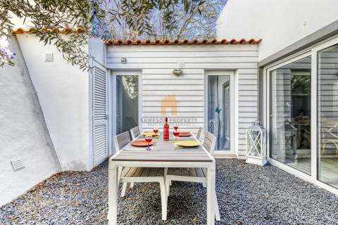 Para venda Moradia Remodelada com Pátio Privado em Carvoeiro