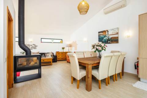 Para venda em Carvoeiro, moradia com piscina privada apenas a 250m da praia