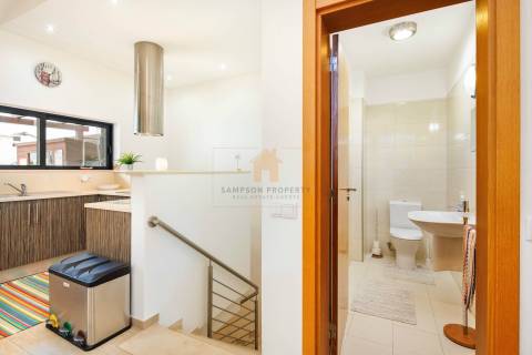 Para venda em Carvoeiro, moradia com piscina privada apenas a 250m da praia