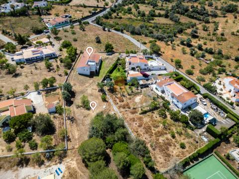 Para venda moradia T4 com garagem em Carvoeiro