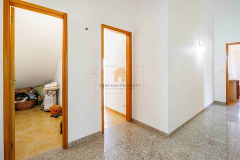 Para venda moradia T4 com garagem em Carvoeiro