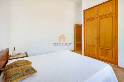 Para venda moradia T4 com garagem em Carvoeiro