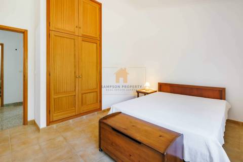 Para venda moradia T4 com garagem em Carvoeiro