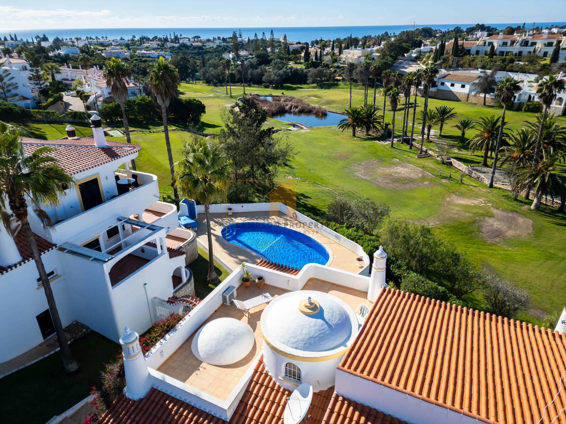 Moradia geminada de 2 quartos para venda com vista mar em Carvoeiro