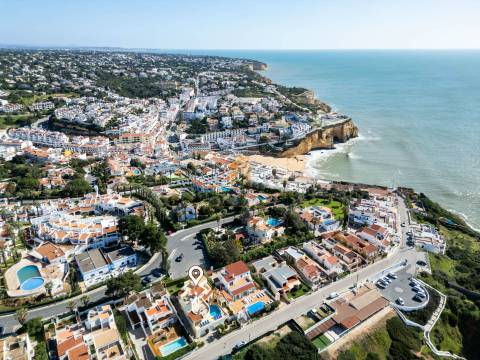 Para venda, moradia de 5 quartos frente ao mar em Carvoeiro