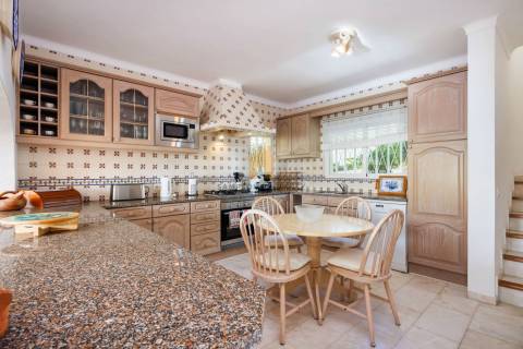 Para venda, moradia de 5 quartos frente ao mar em Carvoeiro