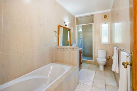 Para venda, moradia de 5 quartos frente ao mar em Carvoeiro