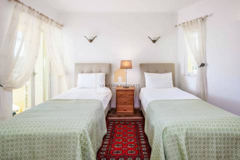 Para venda, moradia de 5 quartos frente ao mar em Carvoeiro