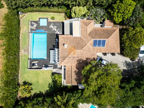 Moradia T4 contemporânea para venda em Carvoeiro