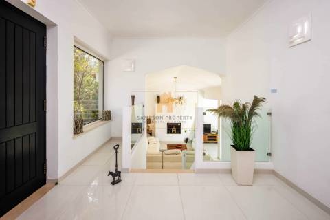 Moradia T4 contemporânea para venda em Carvoeiro