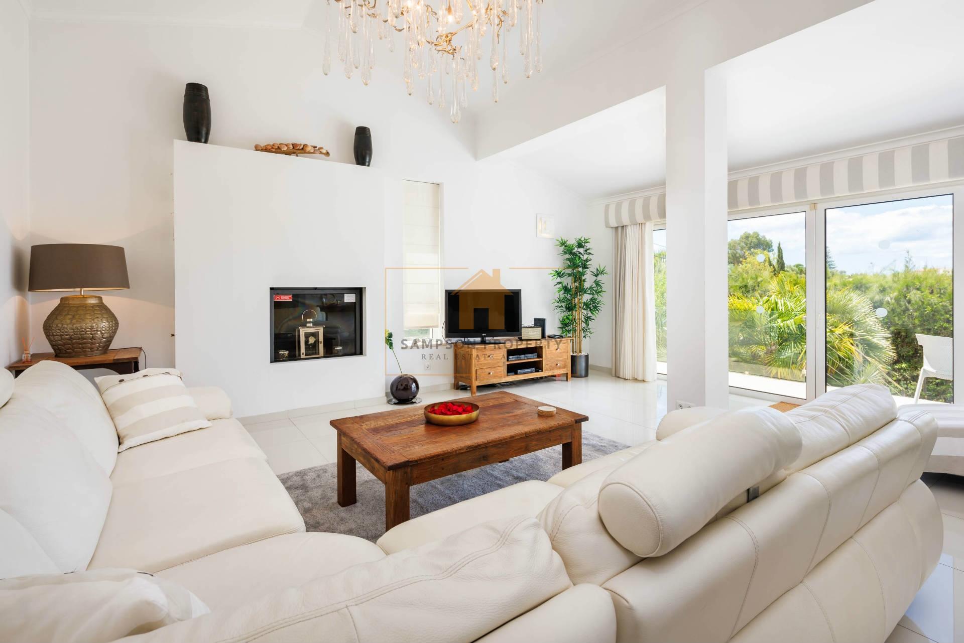 Moradia T4 contemporânea para venda em Carvoeiro