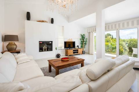 Moradia T4 contemporânea para venda em Carvoeiro