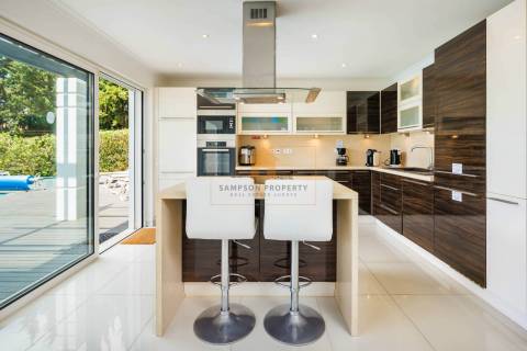 Moradia T4 contemporânea para venda em Carvoeiro