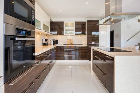 Moradia T4 contemporânea para venda em Carvoeiro