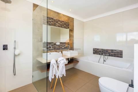 Moradia T4 contemporânea para venda em Carvoeiro