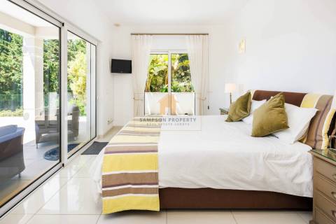 Moradia T4 contemporânea para venda em Carvoeiro